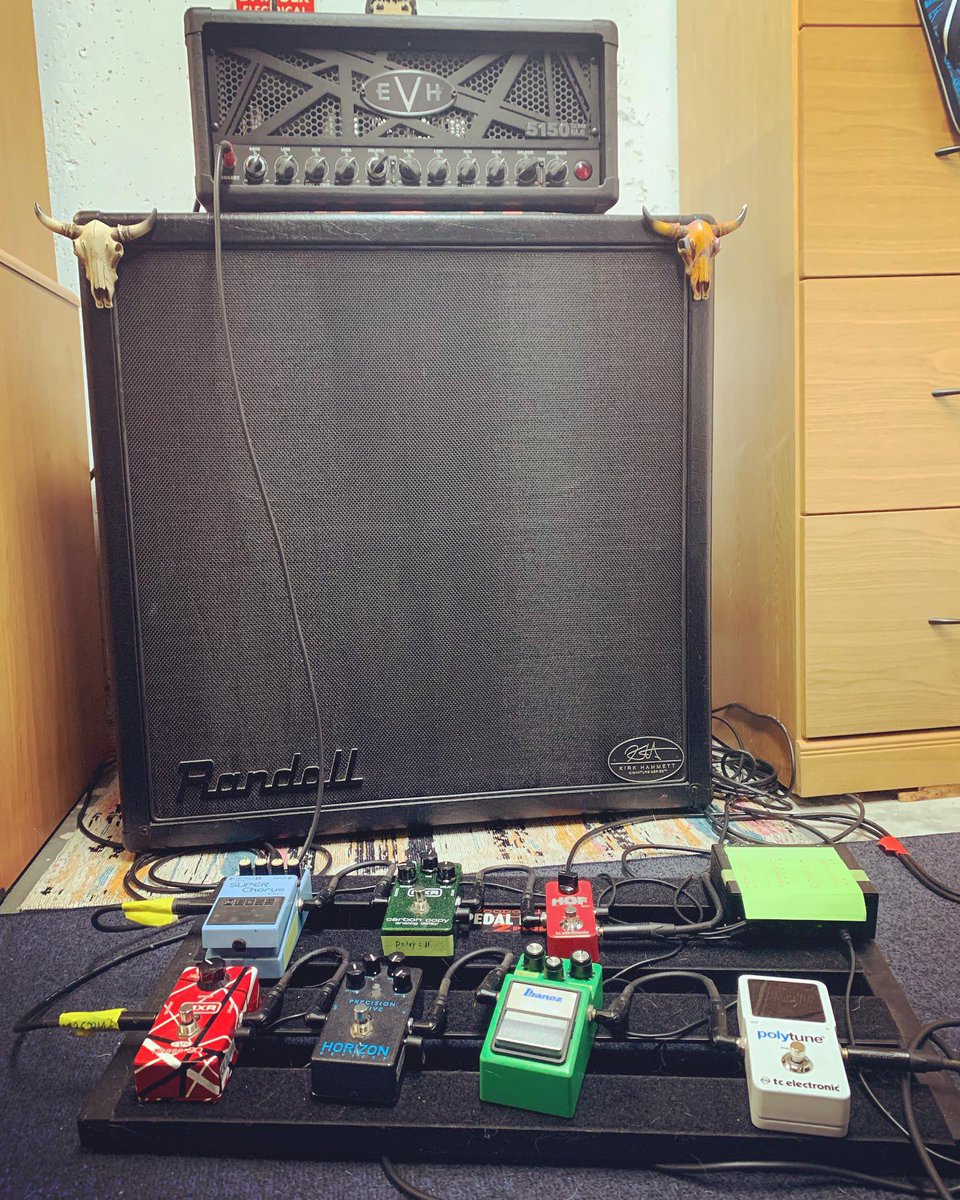 moto317's tweet image. Tube amps 🔌 Still king 👑 round’ here 🤘🏻🤩
#evhgear #stealth #6l6 #flamethrower 🔥🌪#tubeamps