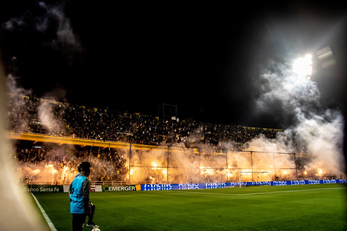 Rosario Central (@rosariocentral) on Twitter photo πΊπ¦ποΈπ₯ "Central, lΓ³gicamente con un estadio en llamas, sacΓ³ provecho". 
Diego Armando Maradona πβΎ πΊπ¦ποΈπ₯ "Central, lΓ³gicamente con un estadio en llamas, sacΓ³ provecho". 
Diego Armando Maradona πβΎ