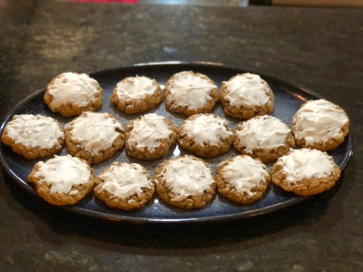 PTopside's tweet photo. Iced oatmeal cookies
#bakingfromscratch #desserts #dessertsofinstagram #dessertstagram #authorsthatbake #authorswhobake #authorswhocook #amaterchef #amateurbaker #horrorchef #horrorauthorsofinstagram #petertopsidebakes #preternatural #preternaturalevolution https://t.co/FWDjzybaPW
