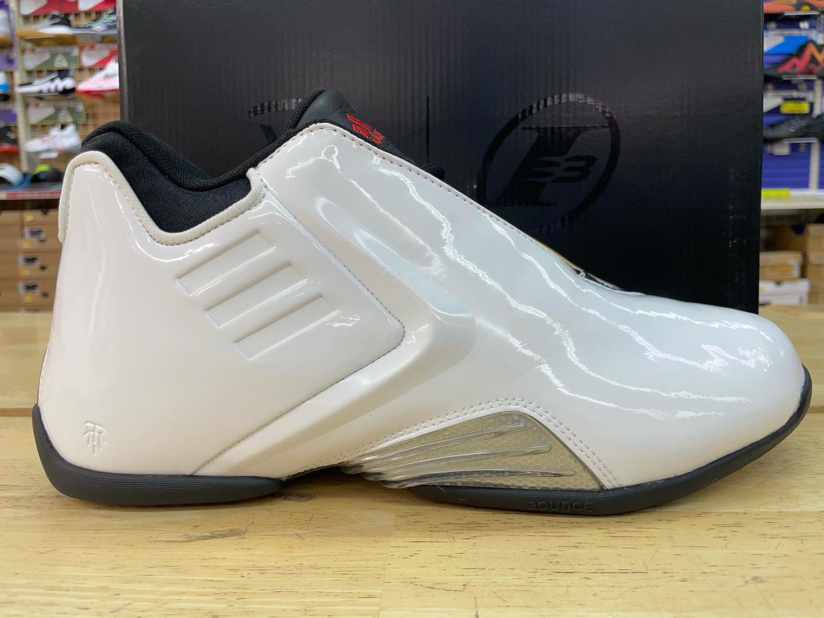 gallery2basket's tweet photo. 【11/1(月)発売】
adidas TMAC 3 Restomod
(GX7677)
https://t.co/hnBlYqMPeT
#gallery2 #ギャラリー2 #ギャラ2 #バスケットボール #バスケ #basketball #adidas #adidasbasketball #tmac #adidastmac #tracymcgrady #mcgrady #tmac3 #adidastmac3 #tmac3restomod #lesson https://t.co/DYARHhaEMP