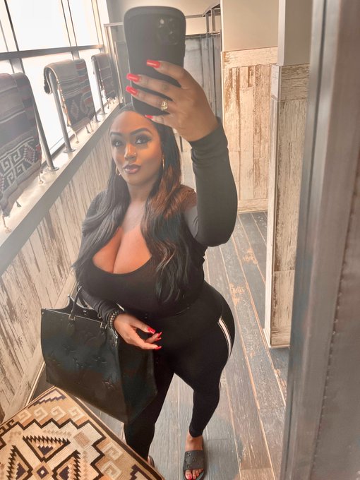 Thick in all the right places 😋 https://t.co/NW85viVuT5 #dallas #texas #SaturdayVibes https://t.co/r<a href="/tag/texas"class="tags"><span>#texas</span></a><a href="/tag/dallas"class="tags"><span>#dallas</span></a><a href="/tag/saturdayvibes"class="tags"><span>#saturdayvibes</span></a>