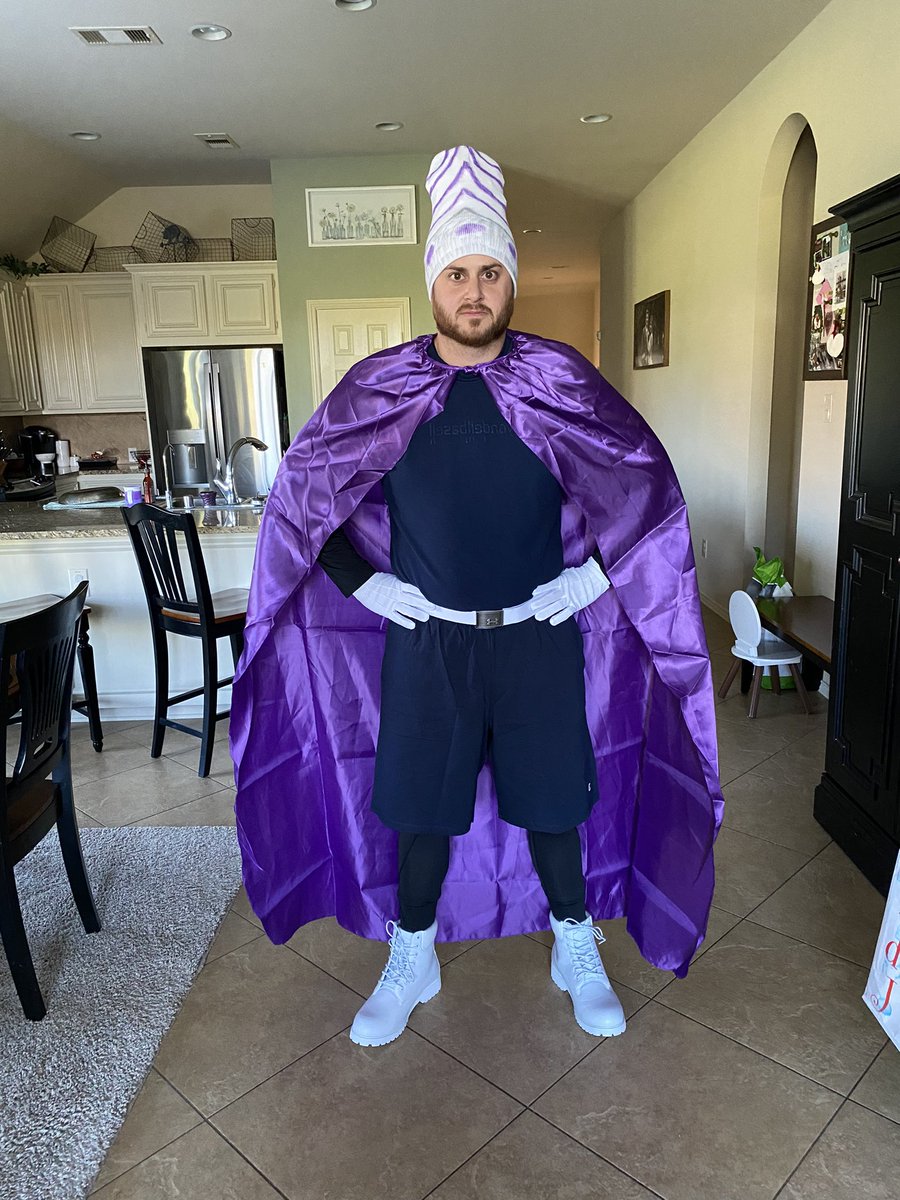 e_iceberg's tweet photo. Who wore it better? #JoeParty #MojoJojo https://t.co/7LQHo8HqAA