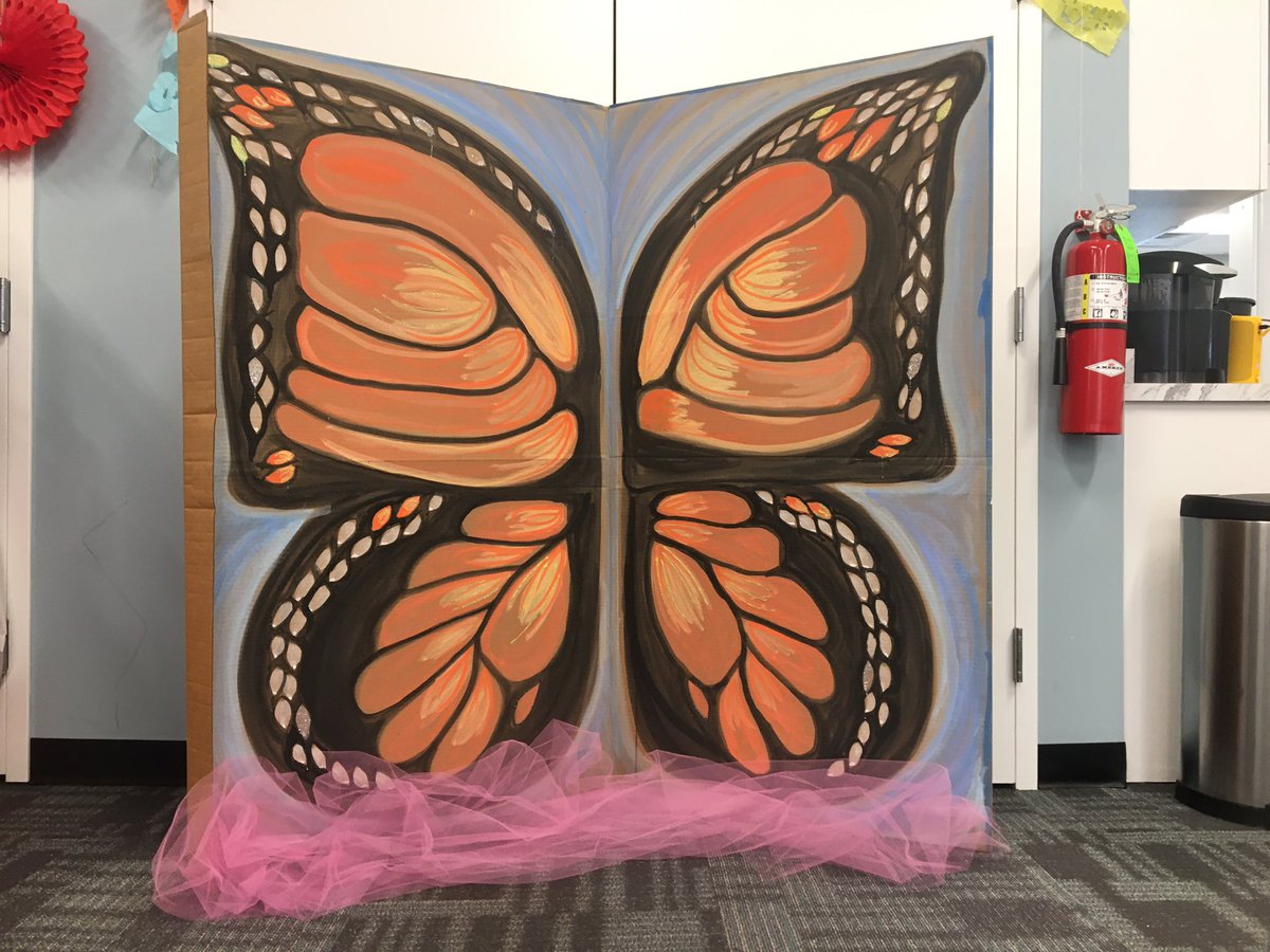 MsArchilaART's tweet photo. Great day with the community at The Monmouth Conservatory of Music. Dancing, alebrije-making, a beautiful ofrenda table and so many smiling faces! Proud of our talented student artists and dancers! @rbmsROCKETS # #DiaDeMuertos https://t.co/sQicdSw0Ol