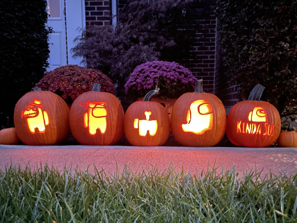 AmberPleiman's tweet photo. Hope your Halloween isn’t sus 🎃 #halloween2021 #AmongUs #Halloween #jackolantern #pumpkincarving https://t.co/Ko6mWBYq8K