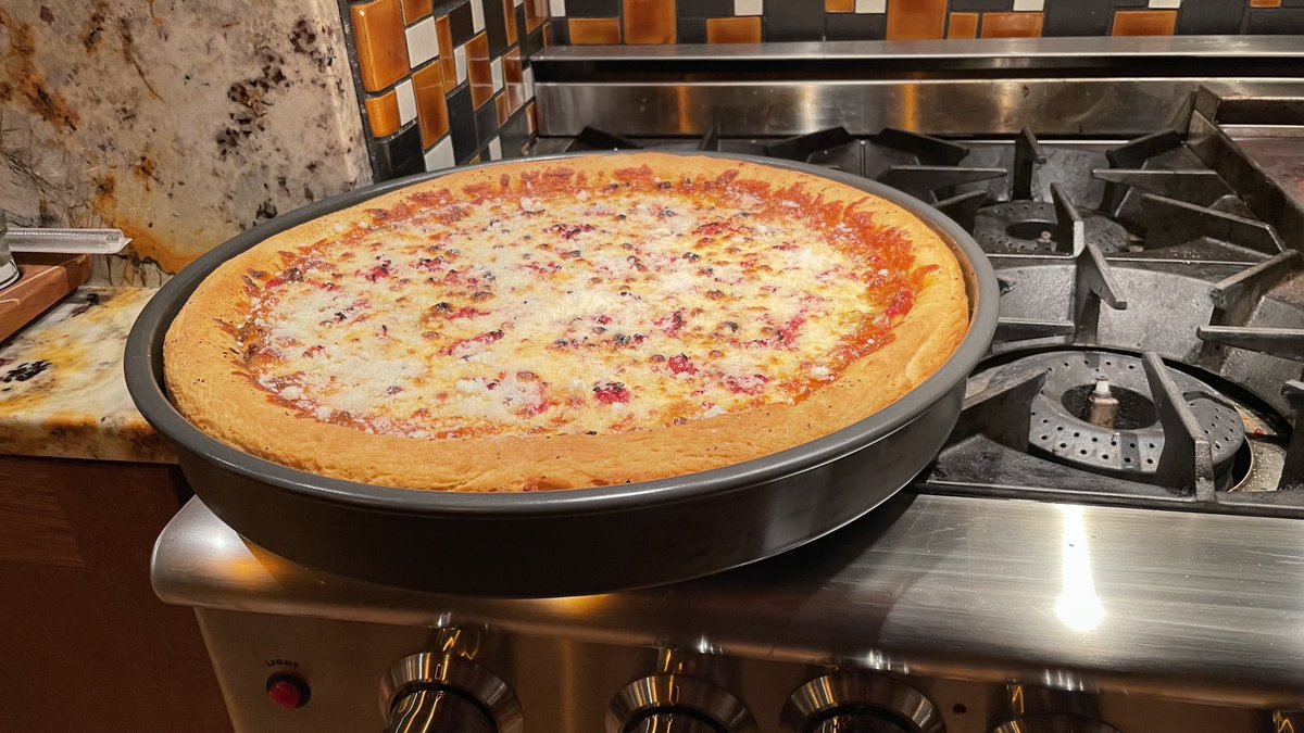 Berkeley_M's tweet image. 9 lbs of pizza!