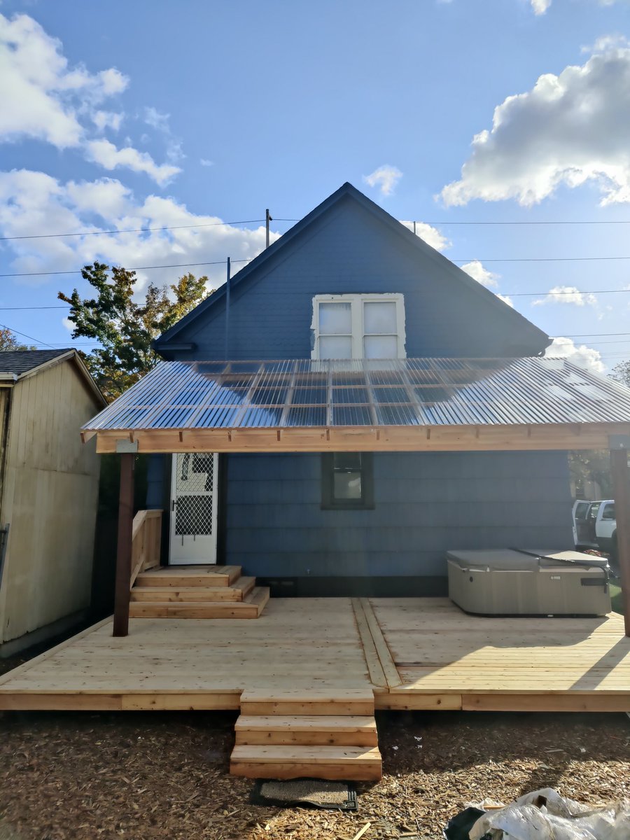 Almost done with this job. Some fencing this week and it's a wrap!
.
.
.
.#outdoorliving #deckbuild #carpenter #PNW #hottub