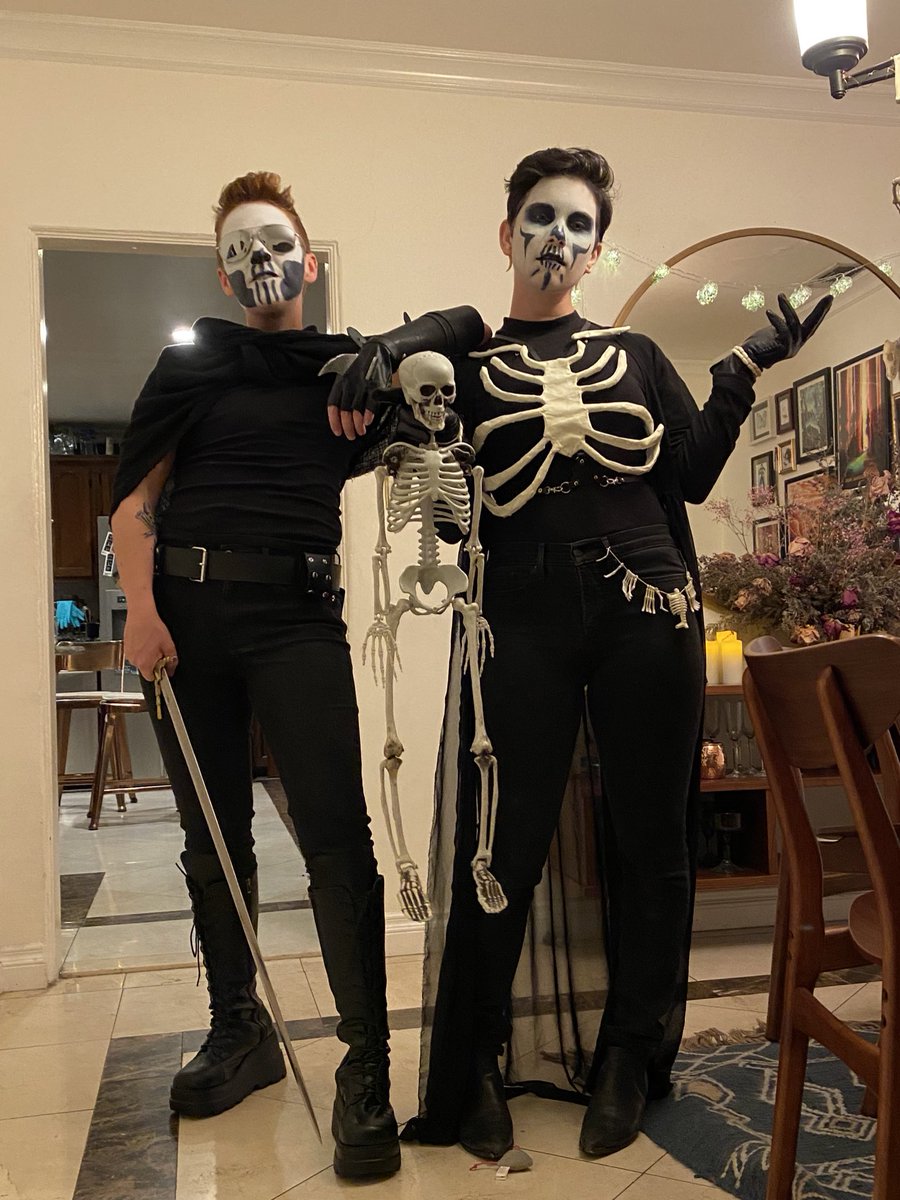 Gingerhazing's tweet image. Its arms look like swords. I want to fight it.