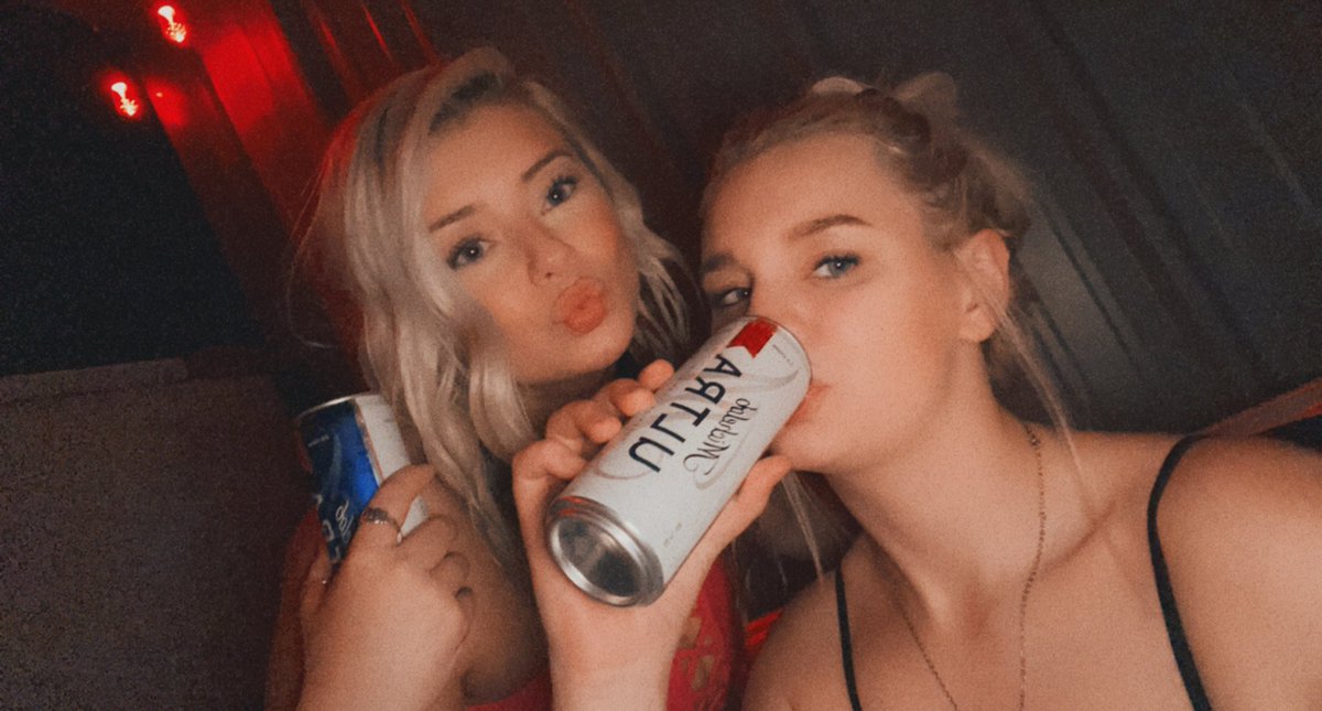 JonasAudra's tweet photo. A year ago I was in DESPERATE need of a friend, when I met you I had no idea that we’d become this close. Thanks for always having my back and reminding me everyday of my worth🖤 https://t.co/obgcpp0S6D