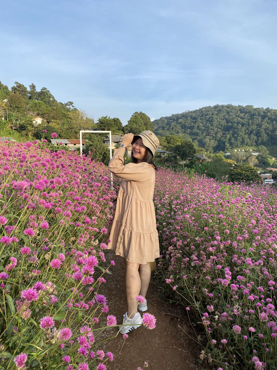 pj_poo's tweet photo. ปิยะนุช และดอกไม้ของเขา🌼🌸🌺 https://t.co/A6CEn7kRoe