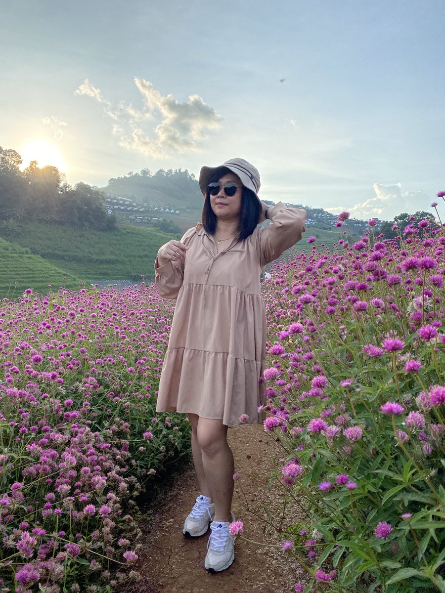 pj_poo's tweet photo. ปิยะนุช และดอกไม้ของเขา🌼🌸🌺 https://t.co/A6CEn7kRoe