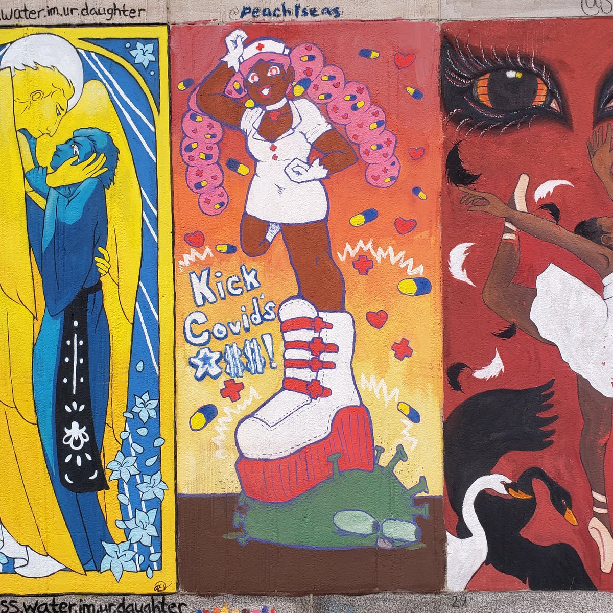 peachiseas's tweet photo. Did a mural for school so if anyone lives or is in the NYC area, definitely hit up the Fashion Institute of Technology to see it and my classmates' works! #chalkfit https://t.co/OWMOembswy