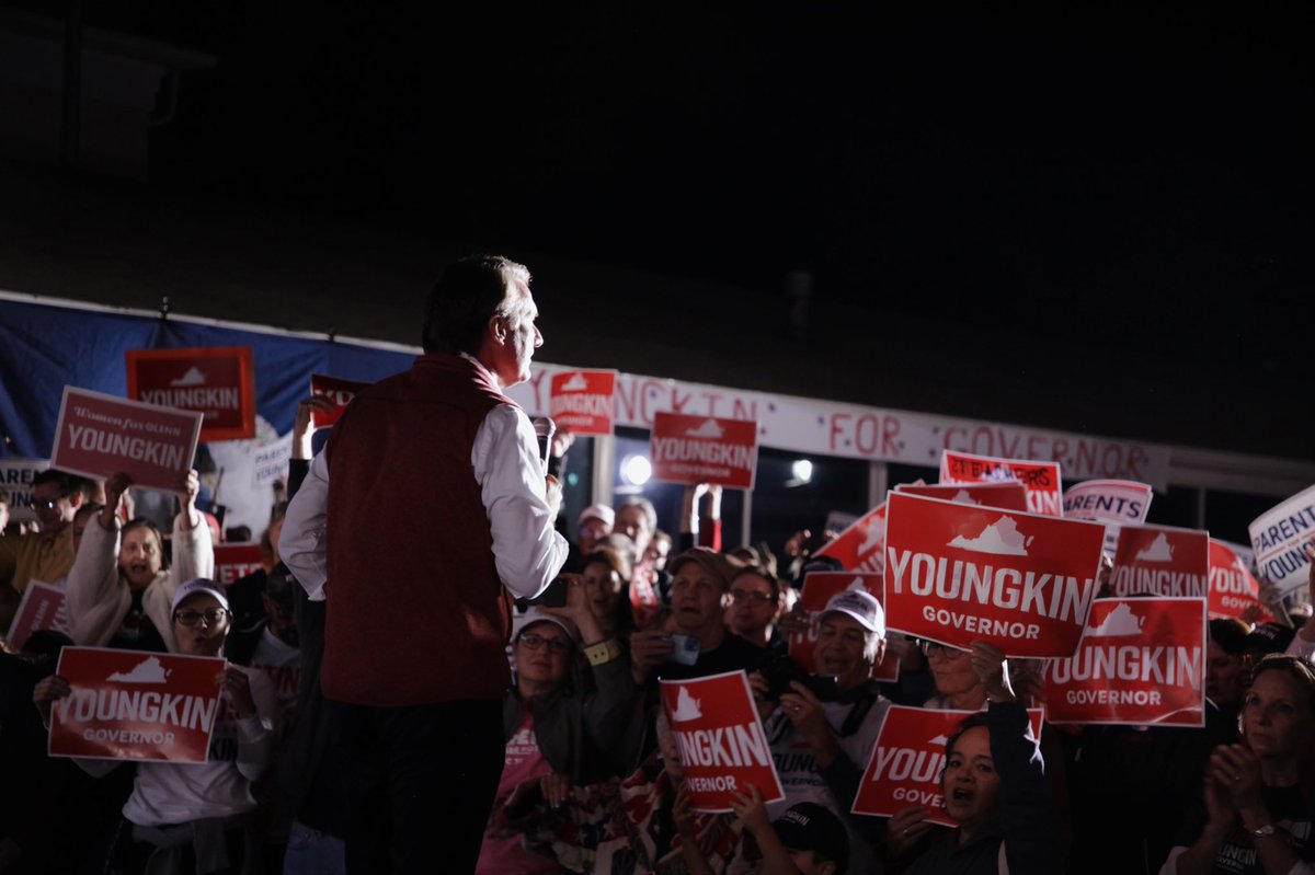 GlennYoungkin's tweet image. This is a defining moment for the future of our Commonwealth. On Tuesday, November 2nd, we are going to make a statement that is heard around the world. Thank you, Fairfax County, for coming out in full force tonight to join our MOVEMENT. 🇺🇸