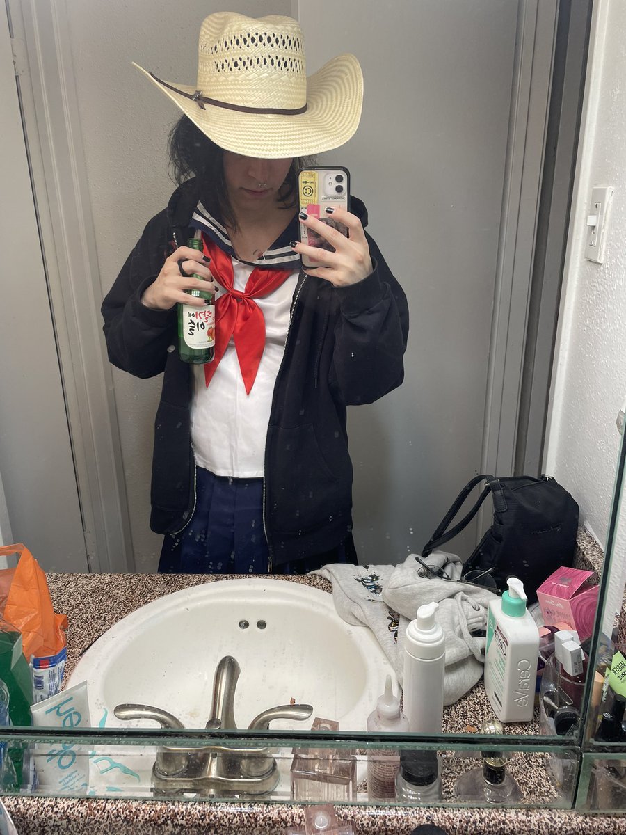 ebrietas_kiss's tweet image. hiiiiii ^-^

face paint by @springtimeblind 💯