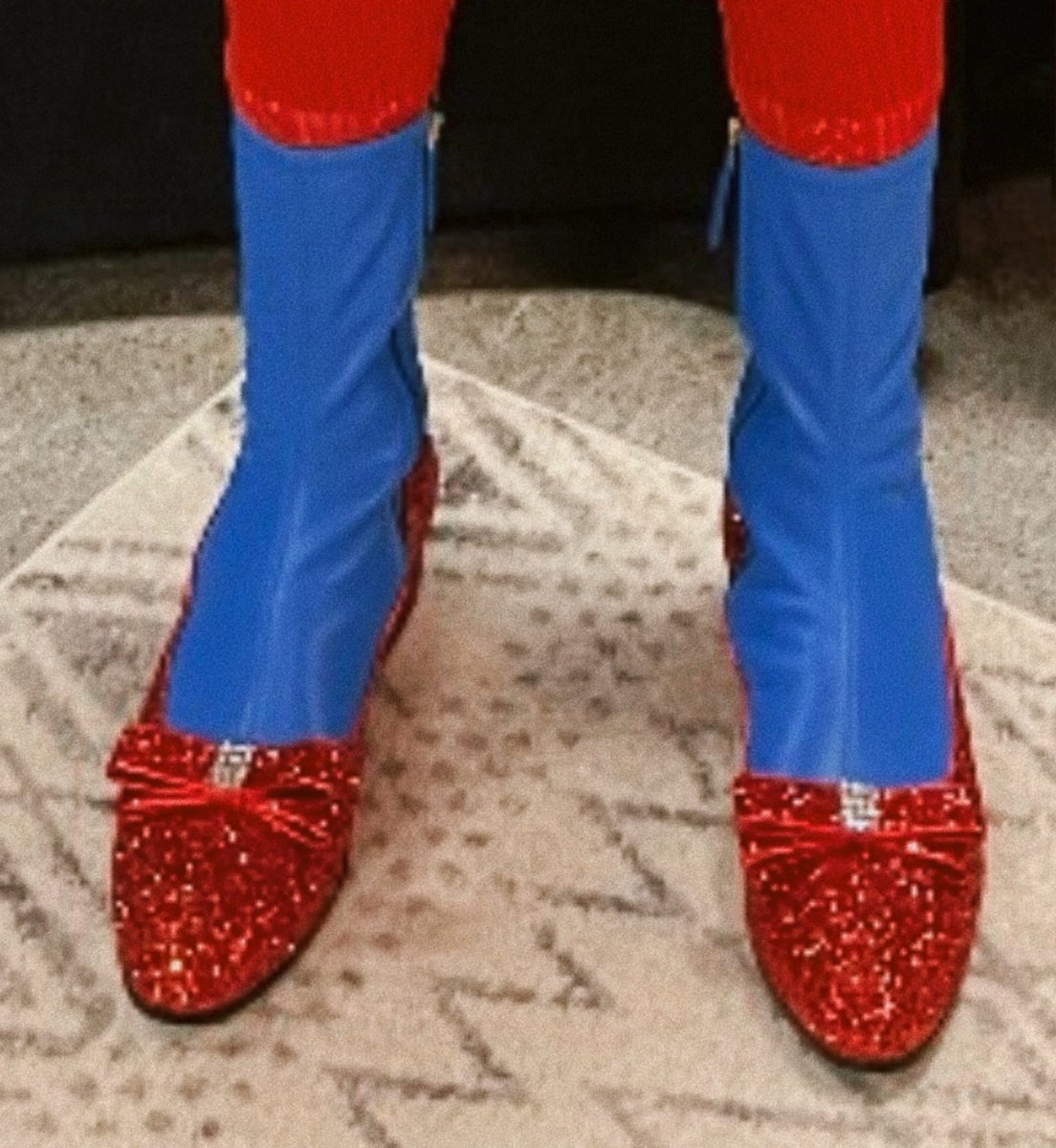 ୨୧ h&l daily (@daiiylarry) on Twitter photo 