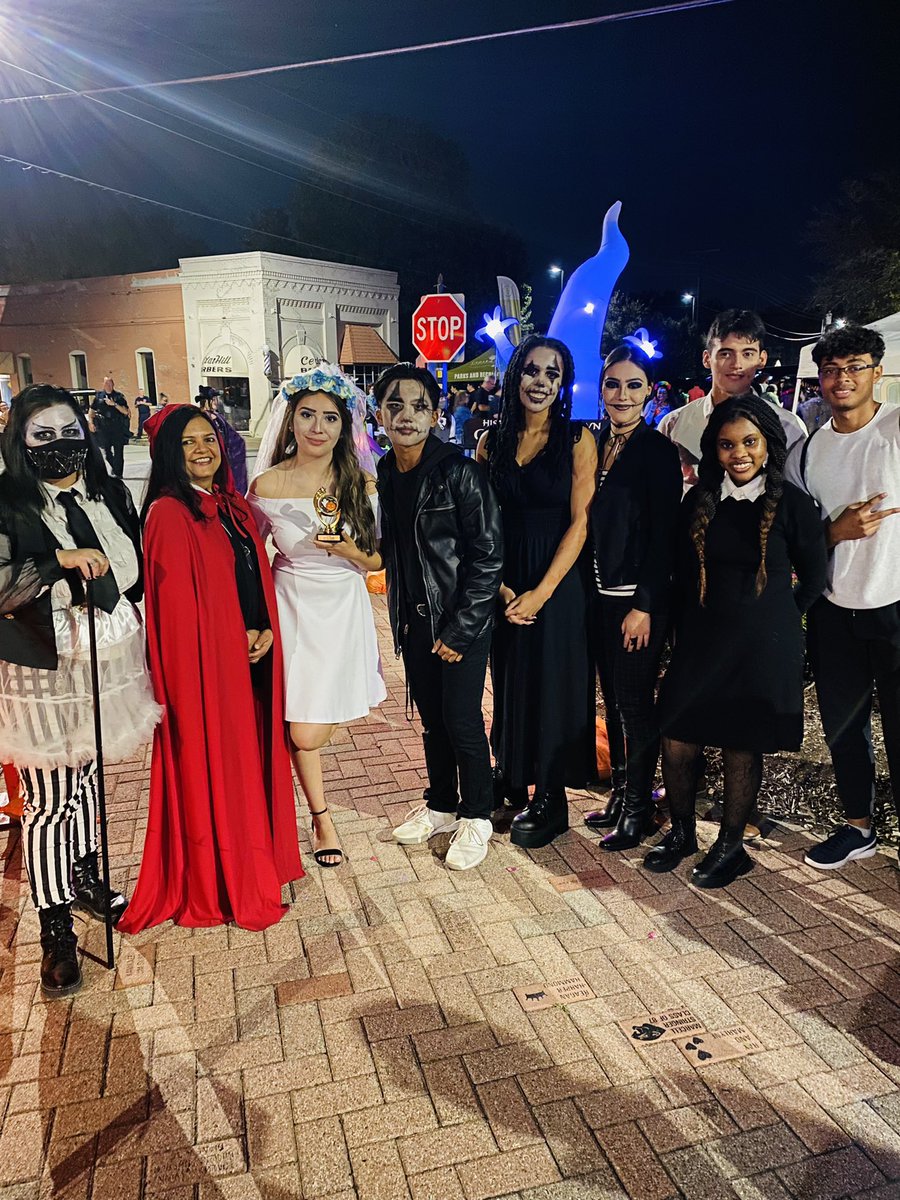 artiwari2009's tweet photo. Collegiate H S National Honor Society won at Scare on the Square Best Trunk! We had 3000 individuals bags of candies Congratulations to all members, Awesome leadership by Wendy Beltran👏🏼👏🏼👏🏼@collegiate_ch @CH_ZBWLibrary @CHCHSNHS @cedarhillisd @Mrs_KWilliams07 https://t.co/WvFxFRLoDg