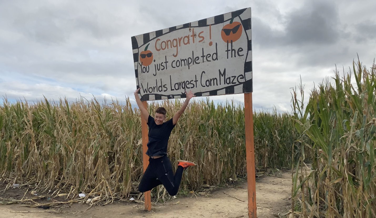 4 pic. It’s my birthday! Today I turned 41! Woke up early for a celebration run, had a delicious brunch out, and took a trip to the world’s largest corn maze! #FortyWonderful https://t.co/nOZeBqf1Lo