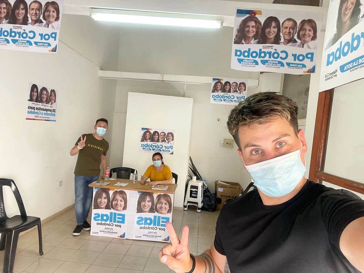 ClaudioFueyo's tweet photo. Sábado de #ComandoElectoral #SeccionalPrimera ✌🏻 junto a Juli y Martín.
#EllasProponen #20Propuestas #HacemosPorCórdoba @alevigo y @NataliaDLSok.
🗳 El domingo 14/11 Apoyamos a Juan y todas las candidatas y candidatos de @HacemosCba. https://t.co/Aulfu66n8S