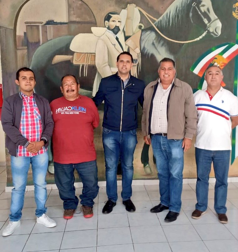 AlexEulloqui's tweet photo. Fué todo un gusto coincidir con compañeros y amigos del sector popular de todo el estado. Frente a quienes propuse una ruta de innovación política al interior de nuestro instituto político y el alcance que esto representaría para el sector público.
#SerPopular
@CristinaRuiz_S https://t.co/duOy9fEf0k