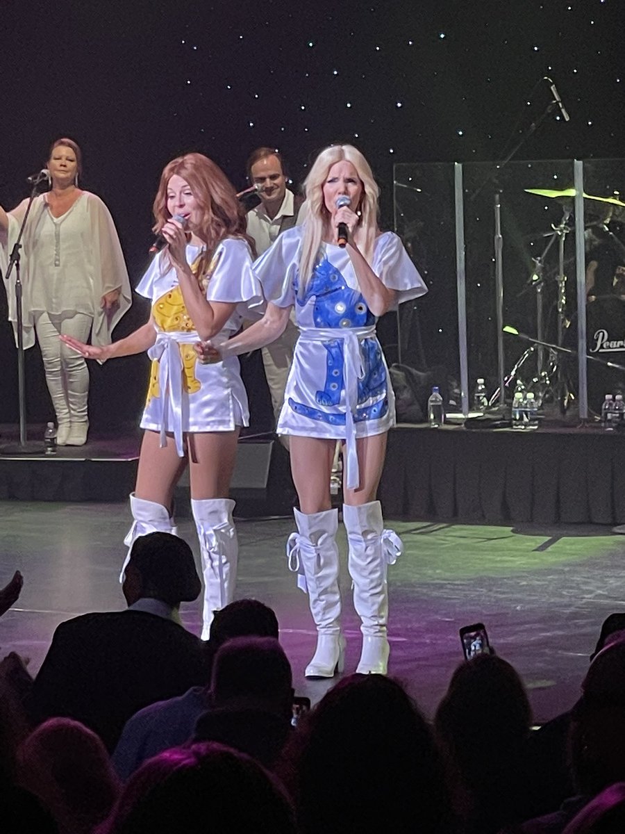 40LoveTennisCmp's tweet photo. Fasen va bra!!! #abbatheconcert crushed it at Foxwoods tonight!!! https://t.co/AOdQGYIyt1