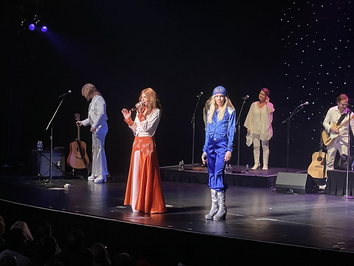 40LoveTennisCmp's tweet photo. Fasen va bra!!! #abbatheconcert crushed it at Foxwoods tonight!!! https://t.co/AOdQGYIyt1