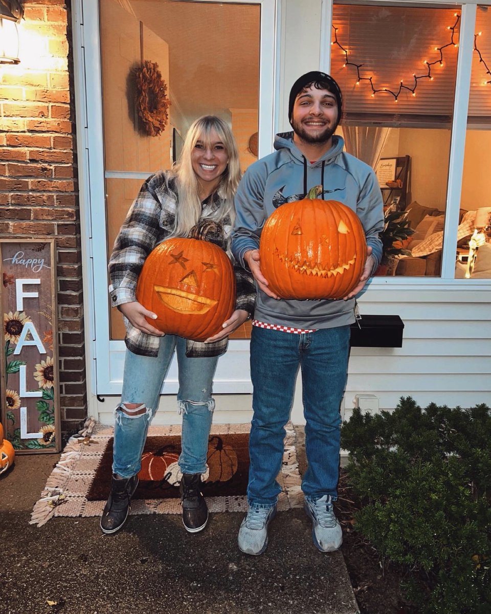 melissam303's tweet photo. I’d like to say our free hand carving skills have improved ? Happy Halloween Eve 🎃👻 https://t.co/gJx3NjdHUg