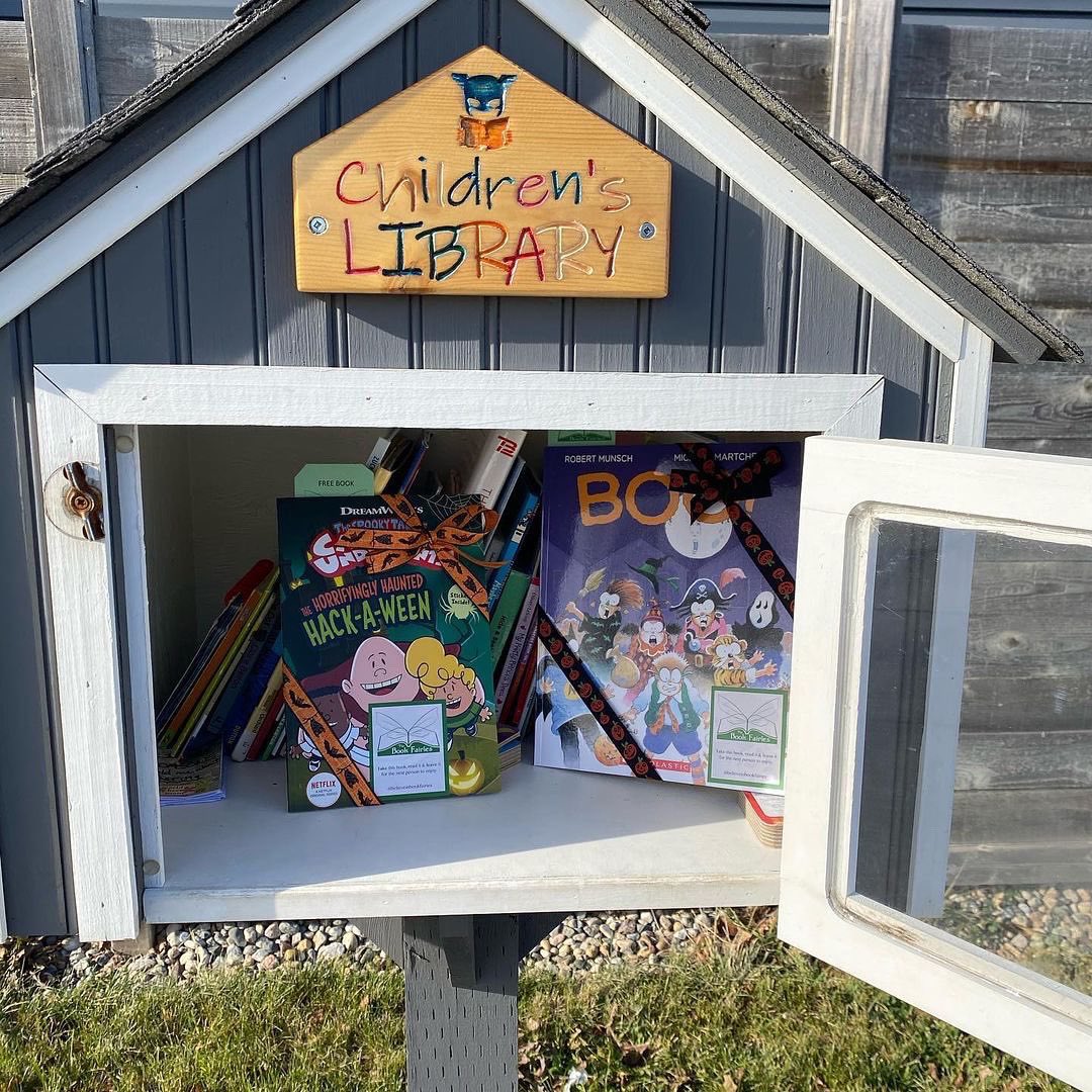 Beware of books that go bump in the night and watch out for stories that give you a fright! 

#THEBOOKSCARIES left The Epic Tales of Captain Underpants The Horrifyingly Haunted Hack-A-Ween and Robert Munsch’s Boo! at this Little Free Children Library #ibelieveinbookfairies