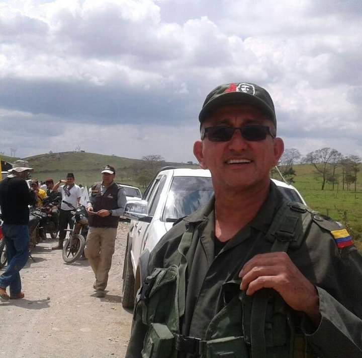OlguinMayorgaP's tweet photo. Ruben Zamora, comandante del frente 33 de las FARC en el Catatumbo. https://t.co/SGhlFz9Mte