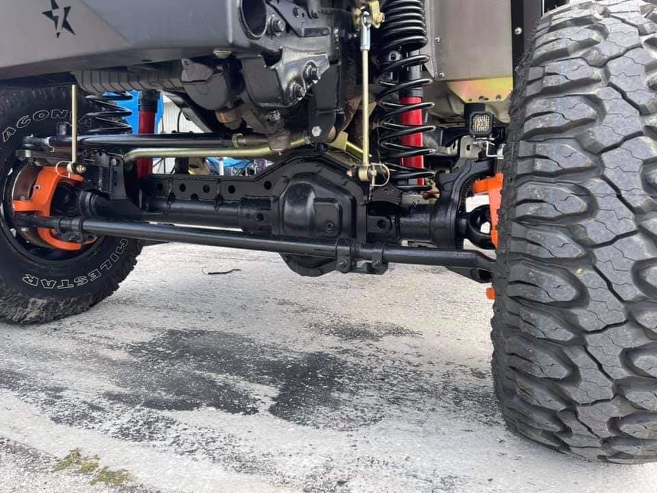 Krawln4TheFalln's tweet photo. 2005 F-250 1Tons
@metalcloak 6in long arm
@reidracinginc high steer knuckles 
@gatekeeperoffroad Knuckle mounts
@diodedynamics cube lights
@milestar.tires 37's on @dirtylifewheels 17's
@ruffstuffspecialties axle swap kit
And Crossover Steering 
@sevenslo… https://t.co/bt4K14NGze https://t.co/ibExnnLhoP