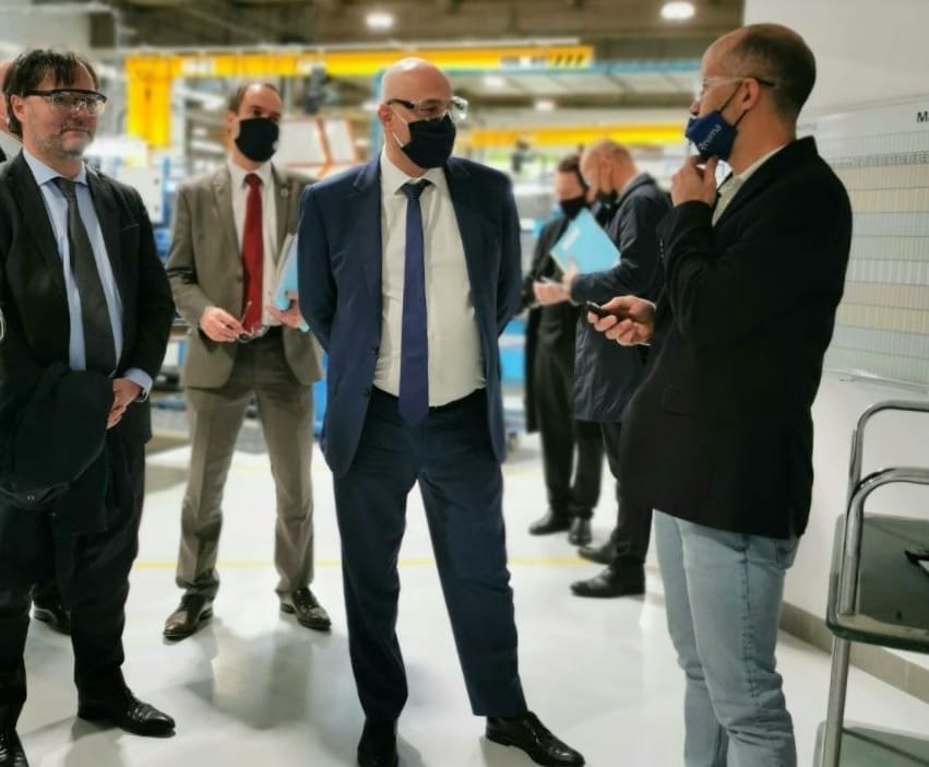 jfbenon's tweet photo. #valdoise / #iledefrance /#ChooseIDF / #REVIMAGROUP /#Ceevo95 : Participation du CEEVO à la visite de Laurent Pietraszewski, Secrétaire d'Etat chargé des Retraites et de la Santé au travail, dans les locaux de la société Revima SOA, à St Ouen l'Aumône - https://t.co/d5Im8Vq6w2 https://t.co/uaYF8zGjzd