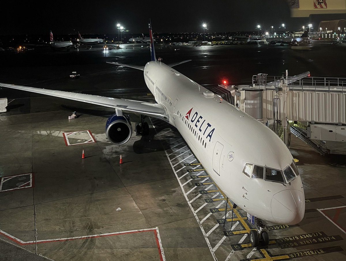 hotelecomm's tweet photo. My @delta ride to LHR tonight. Been 18 months since I’ve been overseas. It’s good be back on this 767-4. #skymileslife #backtobusiness https://t.co/7G85OYhivf