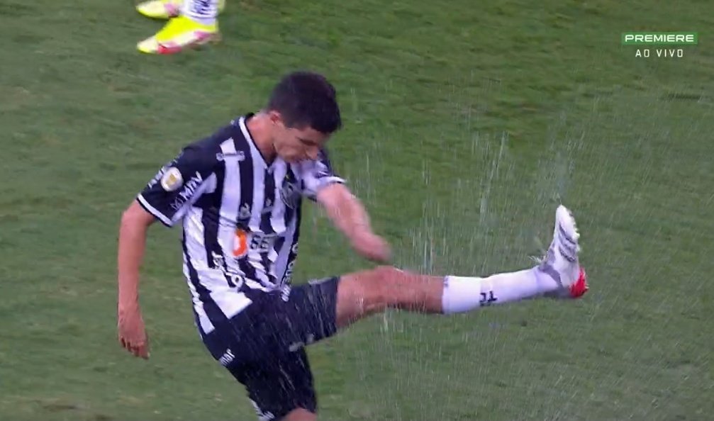 - Savarino fazendo gesto obsceno pra torcedores do Fla
- Cuca socando funcionários do Maracanã
- Keno chamando funcionário do Fla de "veado"
- Nacho chutando copo de água ao ser substituído

Admitam, ser pequeno tem suas vantagens nas análises dos pós-jogo.