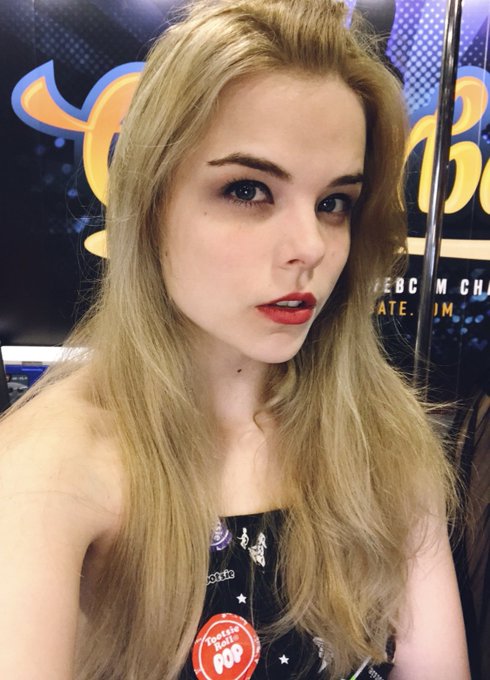 IT&rsquo;S MY BIRTHDAY! Come hang out on @chaturbate &mdash; let&rsquo;s make this evening special together: https://t<a class="tags" href="/tag/chaturbate">@chaturbate</a><a href="/tag/mvsales"class="tags"><span>#mvsales</span></a>