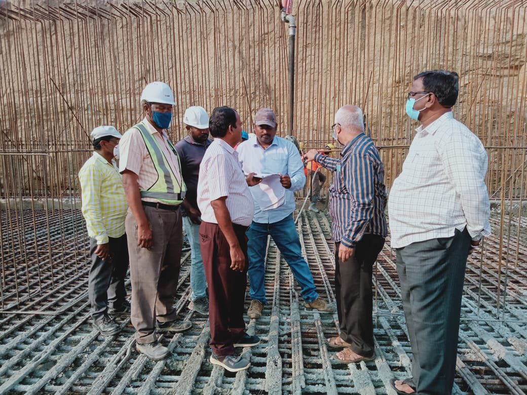 mb_telangana's tweet photo. Weekend Day &amp; Night work by our #MissionBhagiratha team &amp; CE Sri J.Chakravarty sir is at #Mallannasagar source site , Sri B.Srinivas CE sir @ #armor , Sri A.Chandramouli CE sir @ #kesaram #vikarabad .@SmitaSabharwal @DayakarRao2019 . https://t.co/w9TVnXVE5B