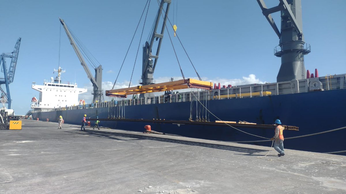 PuertosYucatan's tweet photo. Hoy arribó el buque #PacificSpike a @PuertosYucatan con 3,500 toneladas de rieles.
#APIProgreso
🇲🇽🌎⛴️🛤️🚂 https://t.co/vI0jXUi0Qb