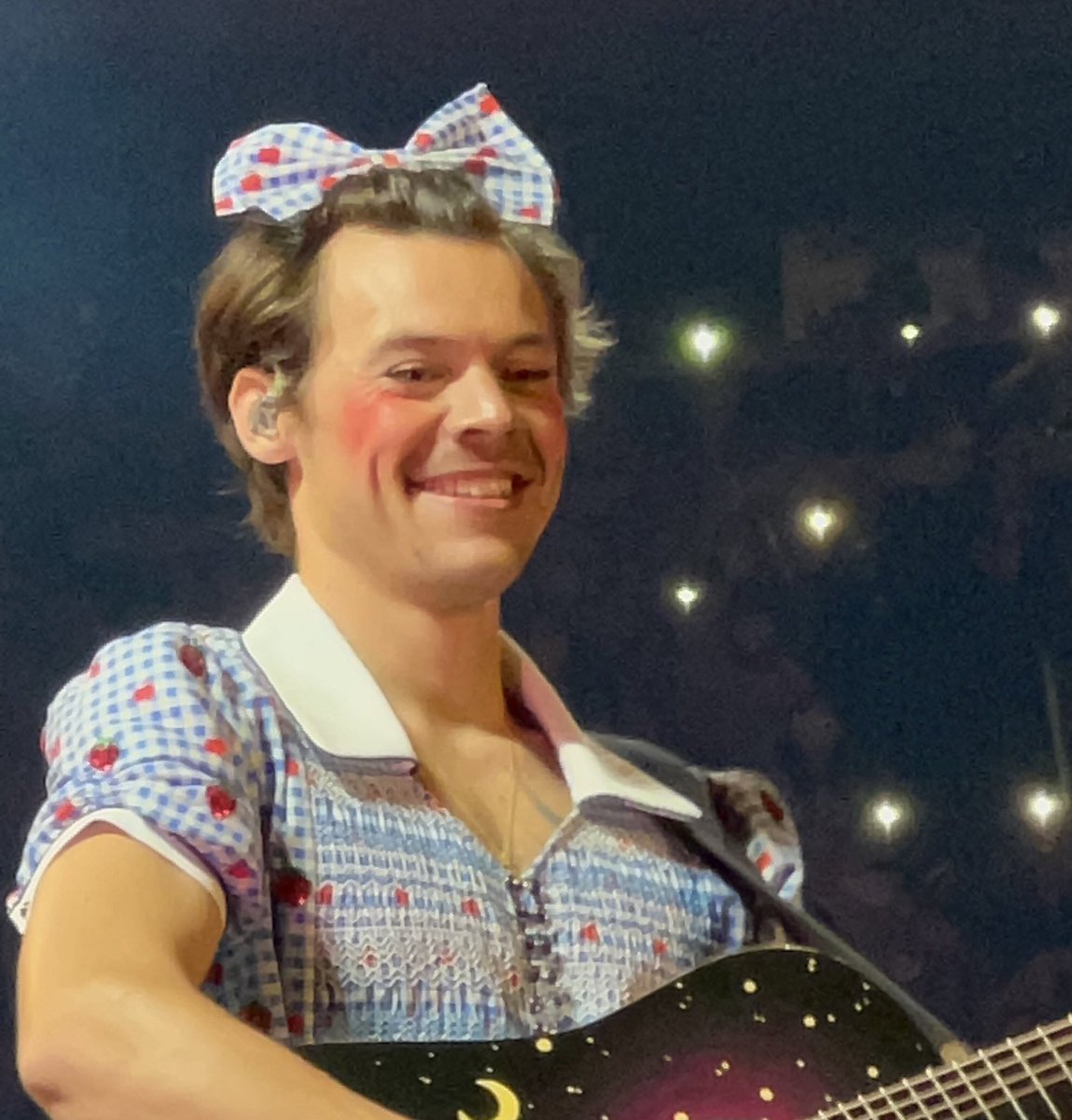 TheHarryNews's tweet photo. Harry at Harryween Night 1 🥺 #Harryween
Via xorainbowlouis https://t.co/4k5htcMG3c