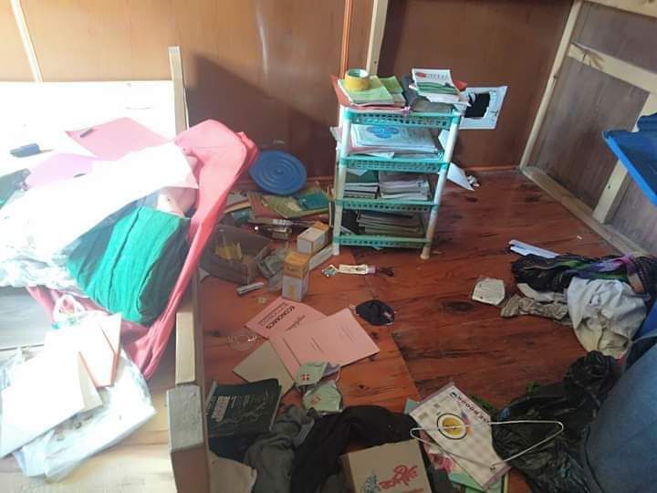 RvlBurma2's tweet photo. In #Thu_Pe village on the Kalemyo-Falam road in Falam Township,Chin state on the night of October 26, junta troops stormed &amp; raided houses in these village, took all their furniture, killed more than 100 chickens and put two pigs on a military vehicles.

#WhatsHappeningInMyanmar https://t.co/CLnsc7H1uY