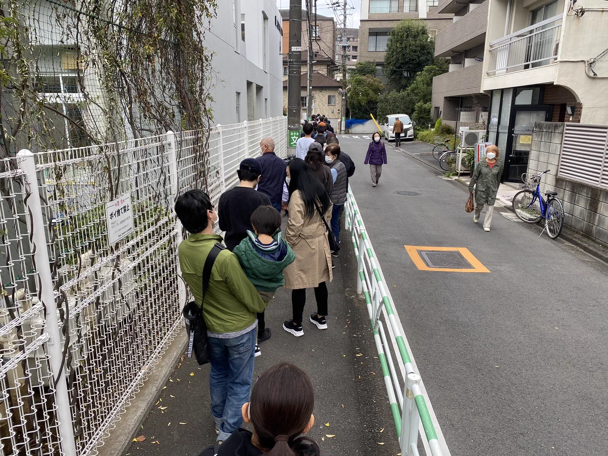 投票するまでも一苦労？投票所までに長い列ができてしまう！