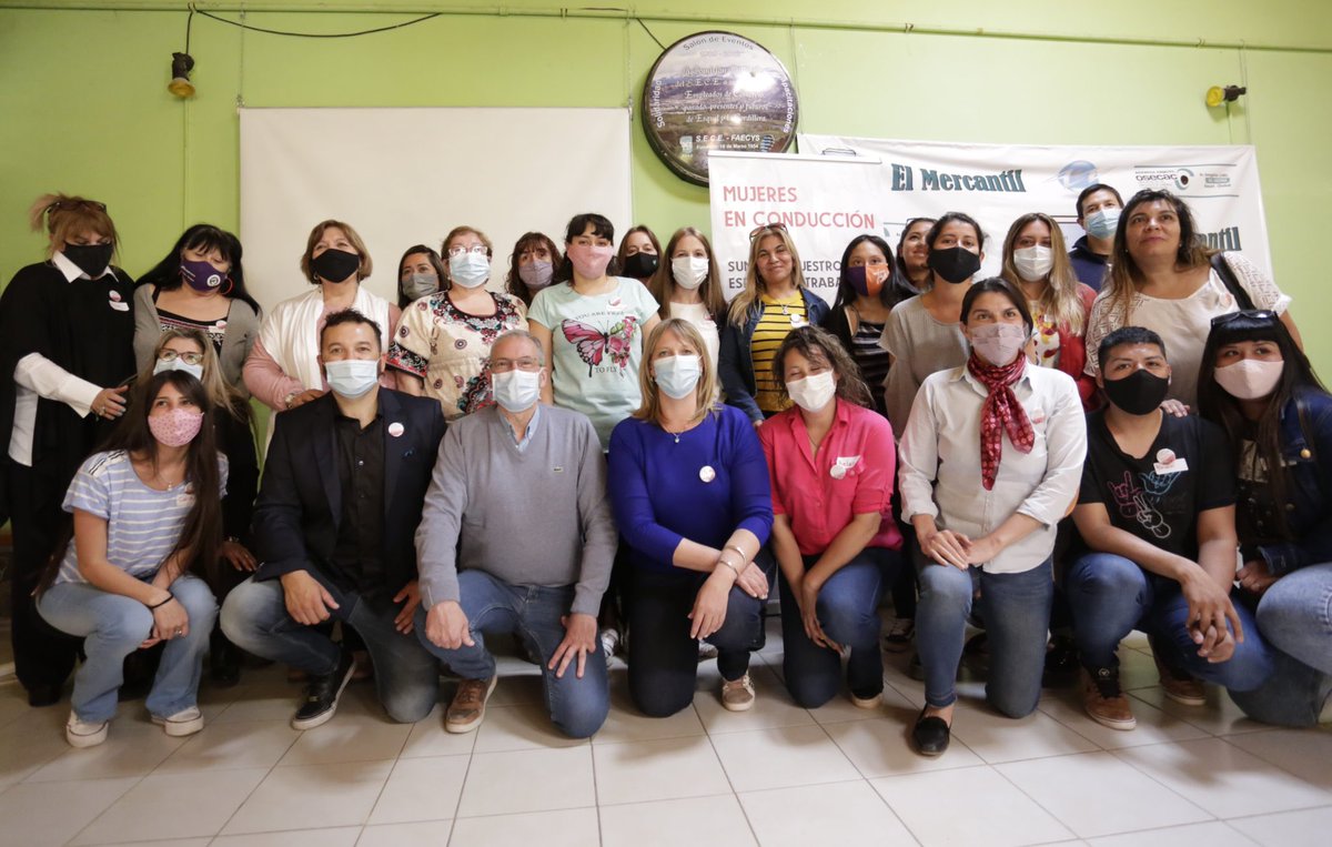 vanesabril's tweet photo. En toda la provincia, la participación y el compromiso de las mujeres sigue creciendo. 
Hoy estuvimos con @faapura en #Esquel participando del encuentro de #MujeresEnConduccion https://t.co/EFUA7P2vfR