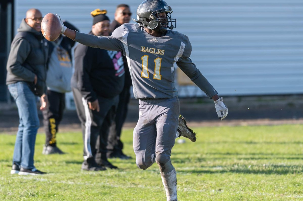 StephonDaShotta's tweet photo. Pick 6 by @freeman_jassani @MClarkEagles @kchill2705 @CoachP82330450 @taylorwillie102 @mikeclarkpreps @QuadrellHill @canderson311 @IHSAScoreZone @IHSA_IL @CPLAthletics @CPSFball @StephonDaShotta #dontfearthegunfeartheshotta #DaShottaComin  #chicitysportsshotta https://t.co/pgOj07W6kD
