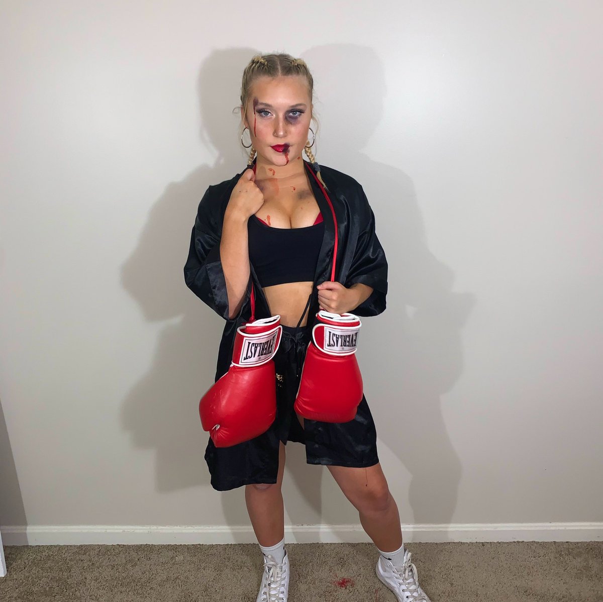 zoemariee5's tweet photo. 🥊 https://t.co/AQvMMmzxfe