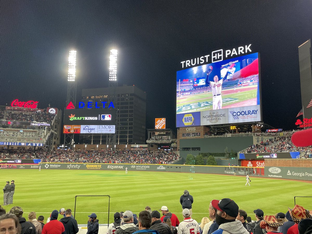 StarkeyMeredith's tweet photo. Feels like home. Back at the World Series! Great to see all that ⁦@TMobile⁩ magenta too! 😍 https://t.co/sUesg0uuNk