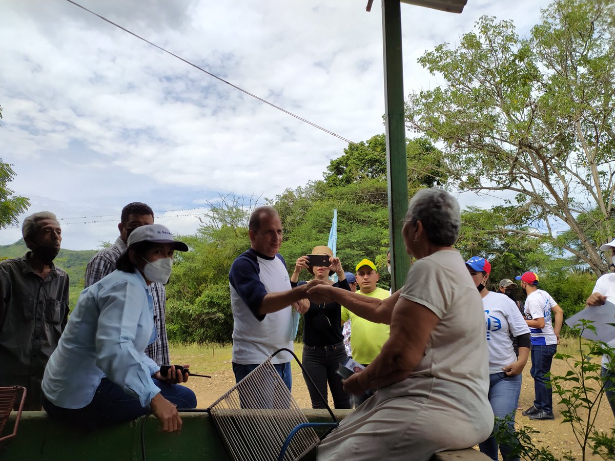 ConCarlosAD's tweet photo. #30Oct | Desde los sectores de #Japáz y #Cuicas del municipio #Carache, acompañado del próximo alcalde #LuisMejías.
¡Vamos con todo!
#PorUnTrujilloPróspero https://t.co/Gg78QYjisc