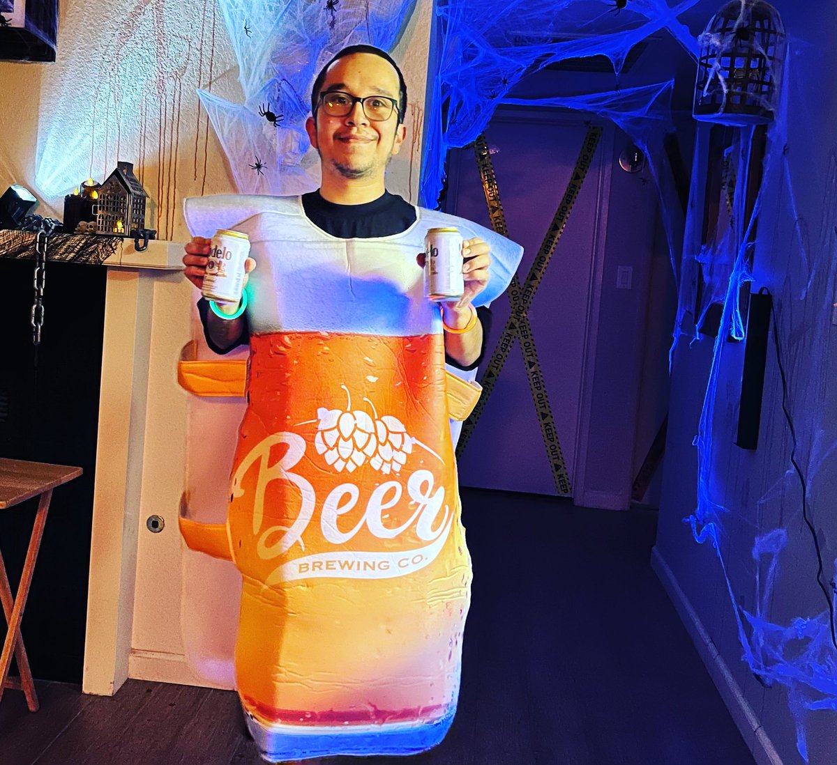Lilsolo_1993's tweet photo. Happy Halloween Eve!! 🎃😈🍻🔥💯
#HappyHalloween #HalloweenEve #halloween2021 #beerpint #modelo https://t.co/at3VGI2vVz