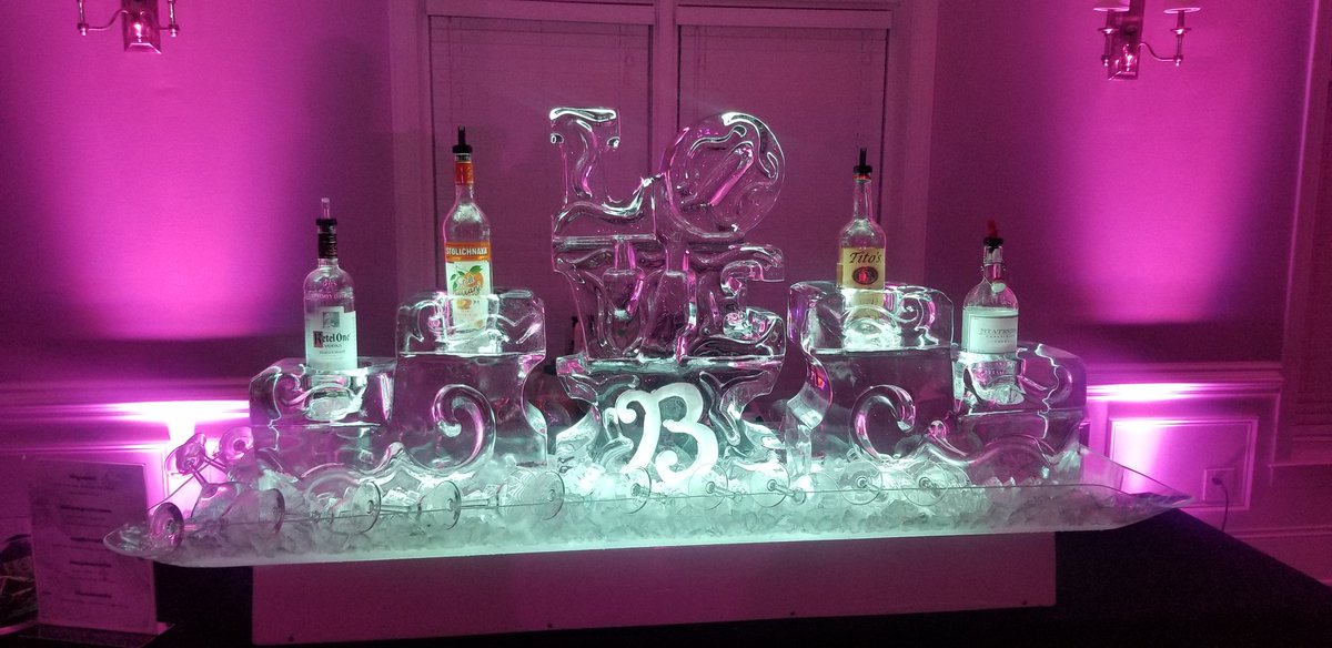 BurtonKloster's tweet photo. #drinkswiththebrinks https://t.co/N2LtMwXYhk