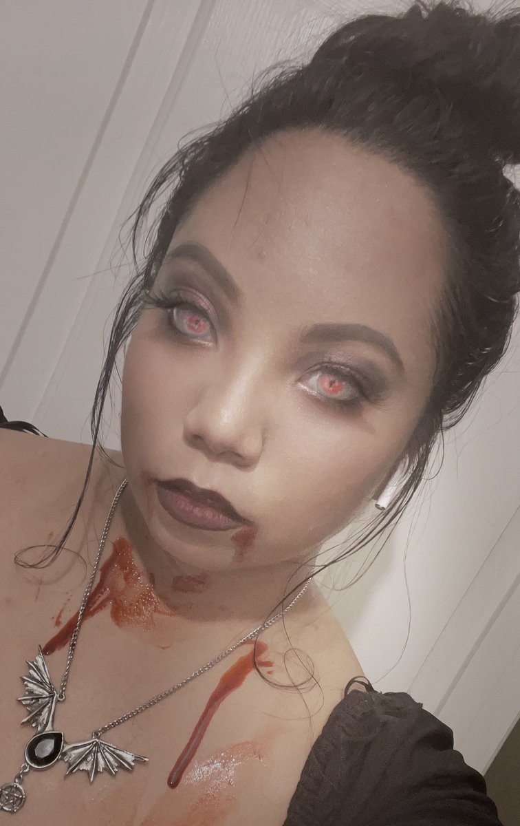 123racha_GS's tweet photo. cw // fake blood
Happy Halloween 🦇🧛🏽
•
•
•
#vampireselcastay #StrayKids #스트레이키즈 #halloween2021 #SnowFilter https://t.co/eQ7iExWDTY