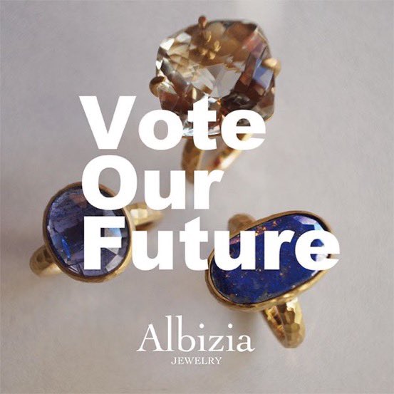 みぃ S Tweet 実は期日前投票行ってるから今は絶賛布団の中だけど みんなー 選挙行こうぜ 国民は政治に無関心だから 何しても大丈夫 なんて舐めたこといつまで言わせとくんさ 清き1票 チリつもやで そんで美味しいご飯でも食べよ 私たちの選挙 私も