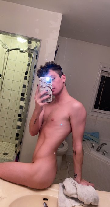 my halloween costume 😚 https://t.co/DM07ek2wWz