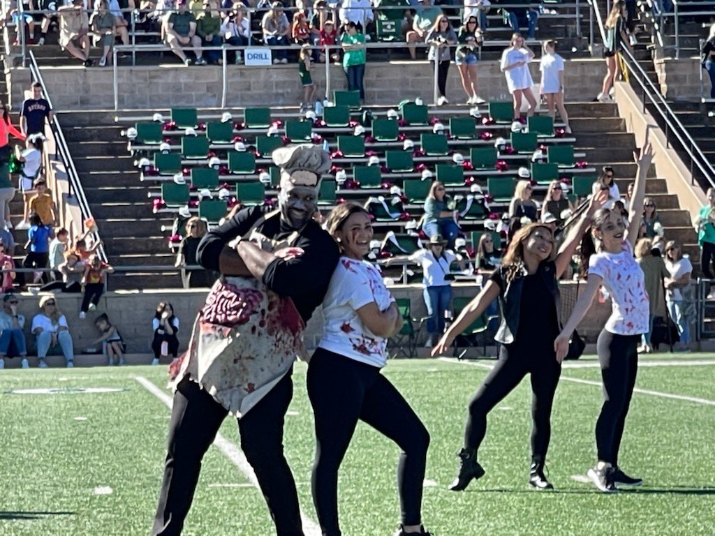 JVHS_APCrowder's tweet photo. Too Much Fun! Shoutout to @foreveraGD! It was an honor and a memory I will never forget! #GoldDustersRock #ZombiesRule #ZombieChef #StayHungry #ContinueToEat https://t.co/CxpW5XaqhM
