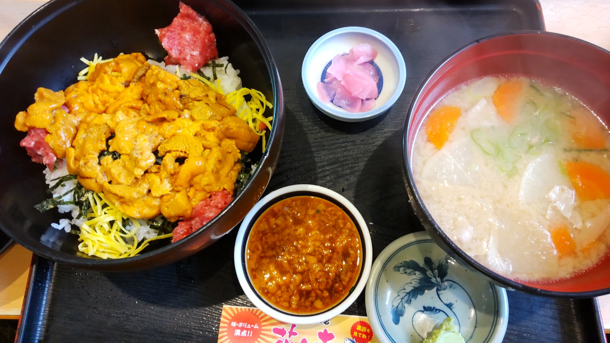 豚しお En Twitter 川越 花いち 前から行ってみたいと思ってたけど 行こうと思うとお休みで やっと食べれた 大満足 ウニ丼真ん中の小皿ウニ醤油 主人の海鮮丼もボリューム満点 花いち 川越 海鮮丼 ウニ丼 海鮮丼 T Co Wfodjnyepa Twitter