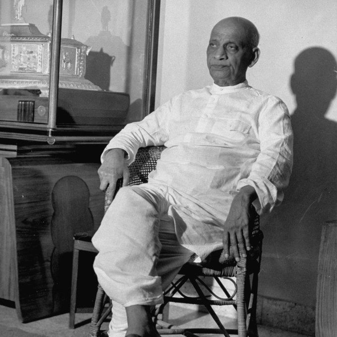 miTesh_110's tweet photo. Some people don't believe in heroes, i am sure they don't know about #SardarPatel.💐
“A man of strong will &amp; excellent vision, a symbol of strength &amp; unity for all Indians”.
Humble tribute to the great freedom fighter and The architect of modern India.🇮🇳
#RashtriyaEktaDiwas https://t.co/tzJP2eWXxi